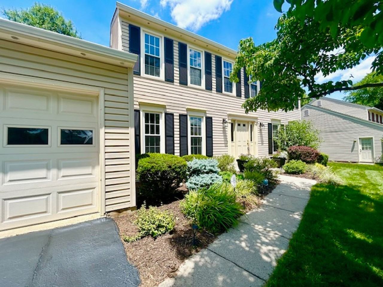 16108 Howard Landing Dr - Photo 3 of 50