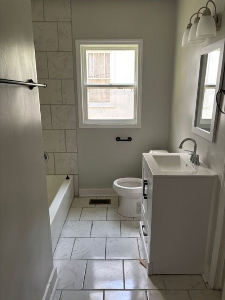 2515 N View Ave - Photo 2 of 13