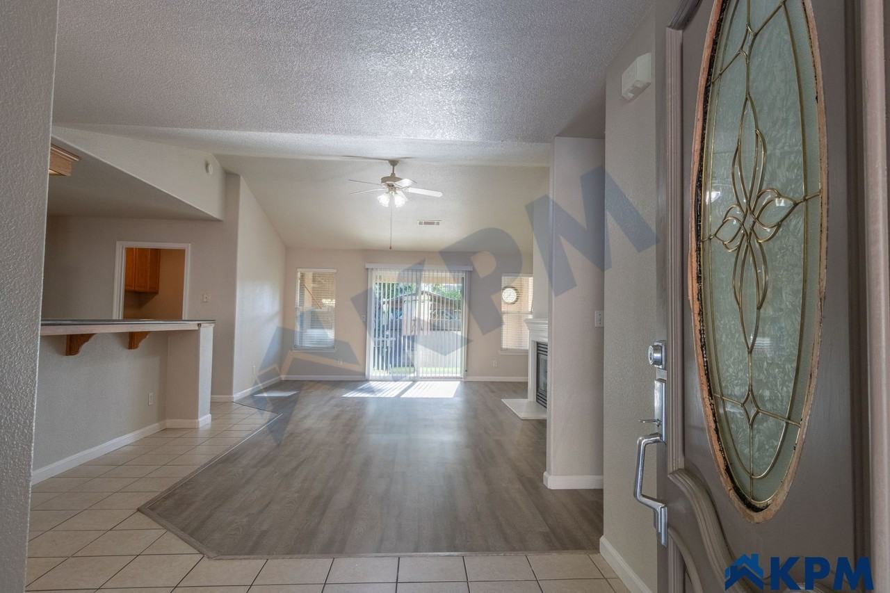 533 S School St - Photo 3 of 31