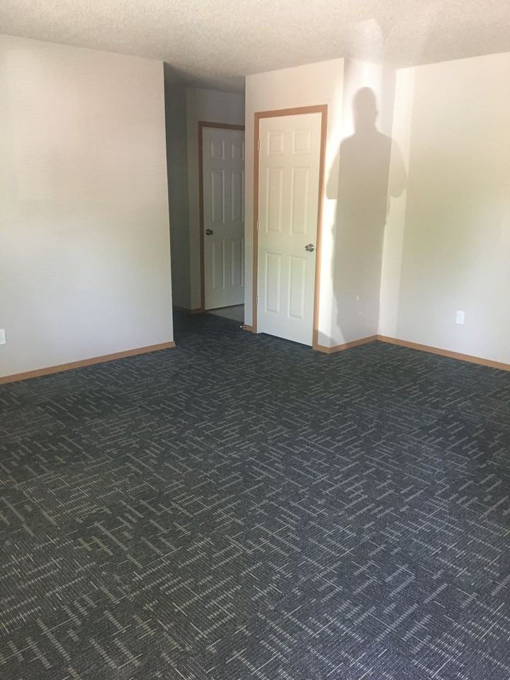 114 Looking Glass Ct - Photo 2 of 10