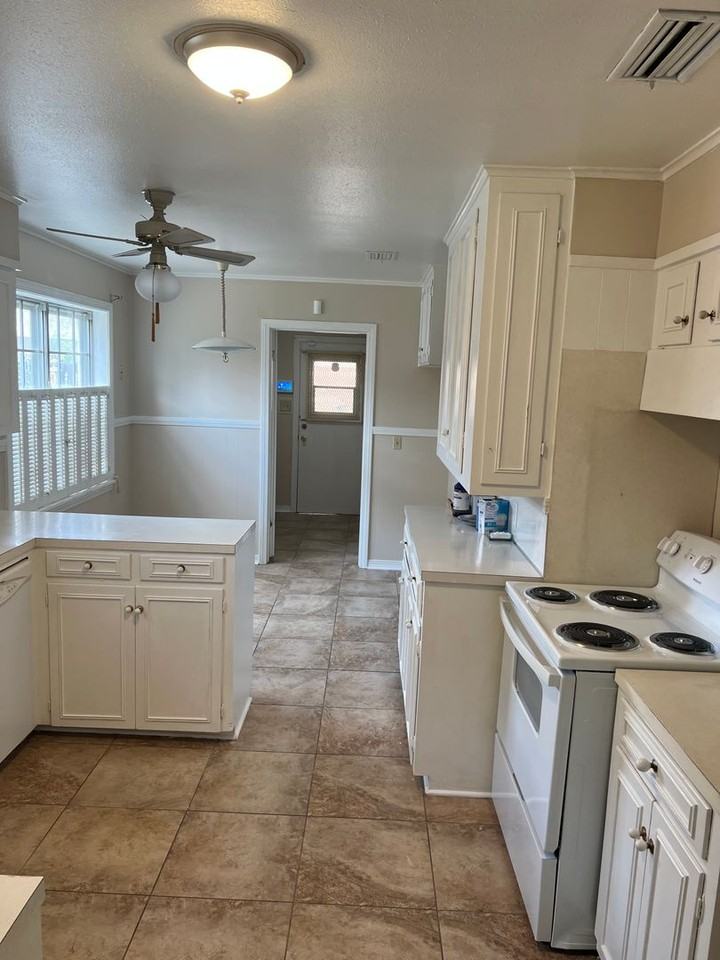 810 Captain Shreve Dr - Photo 3 of 17