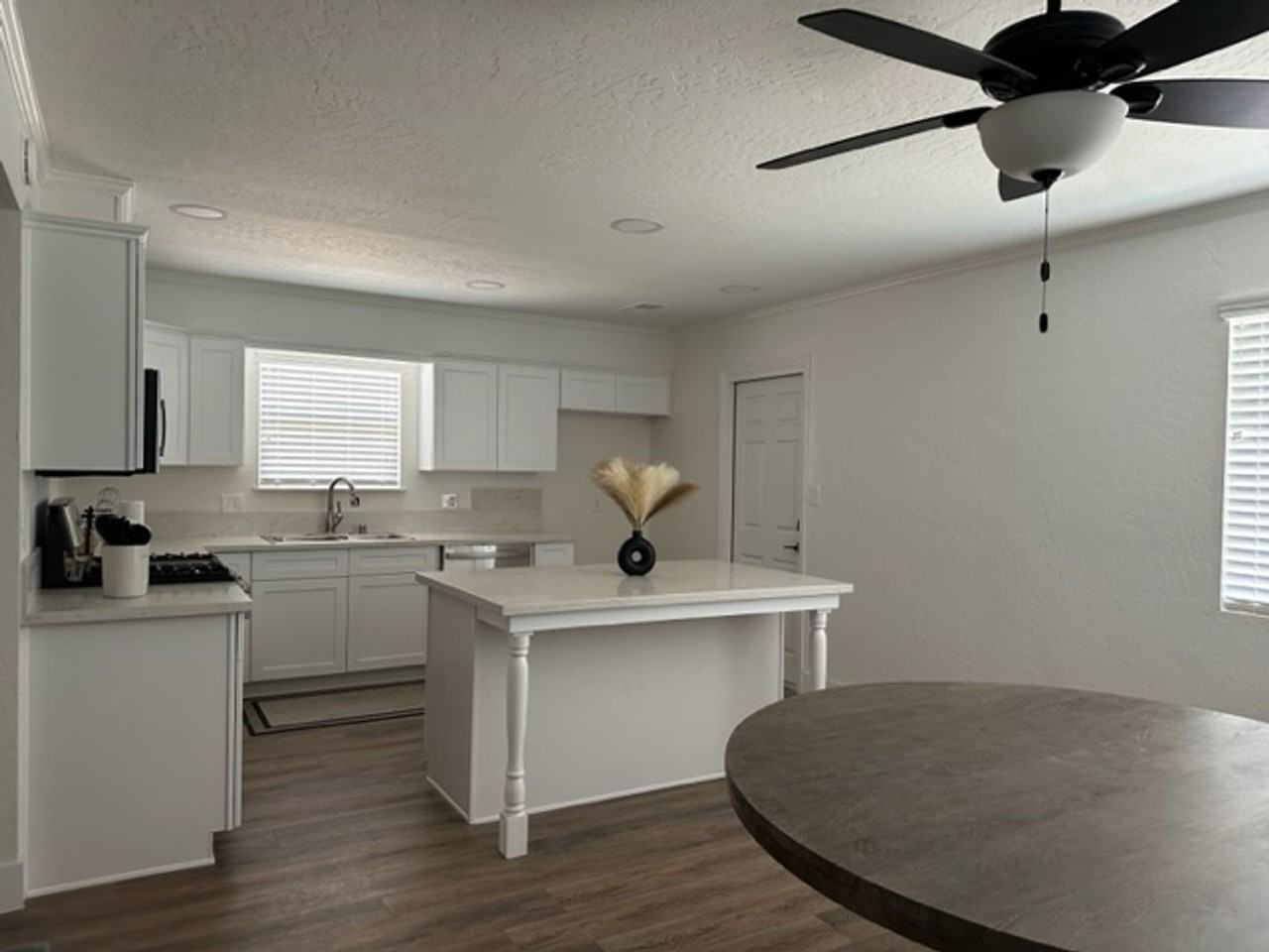 2059 E Ash Ave - Photo 2 of 7