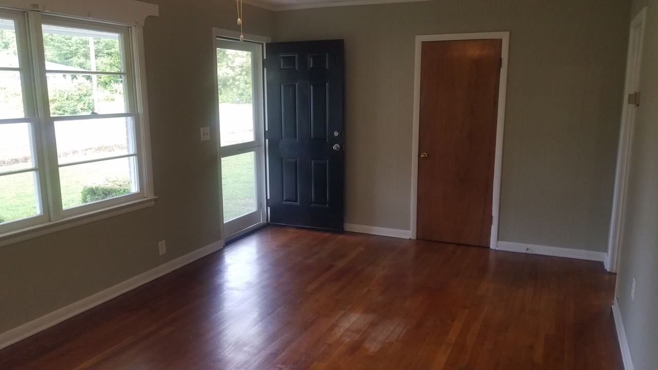 406 Sherrod Ave - Photo 3 of 8