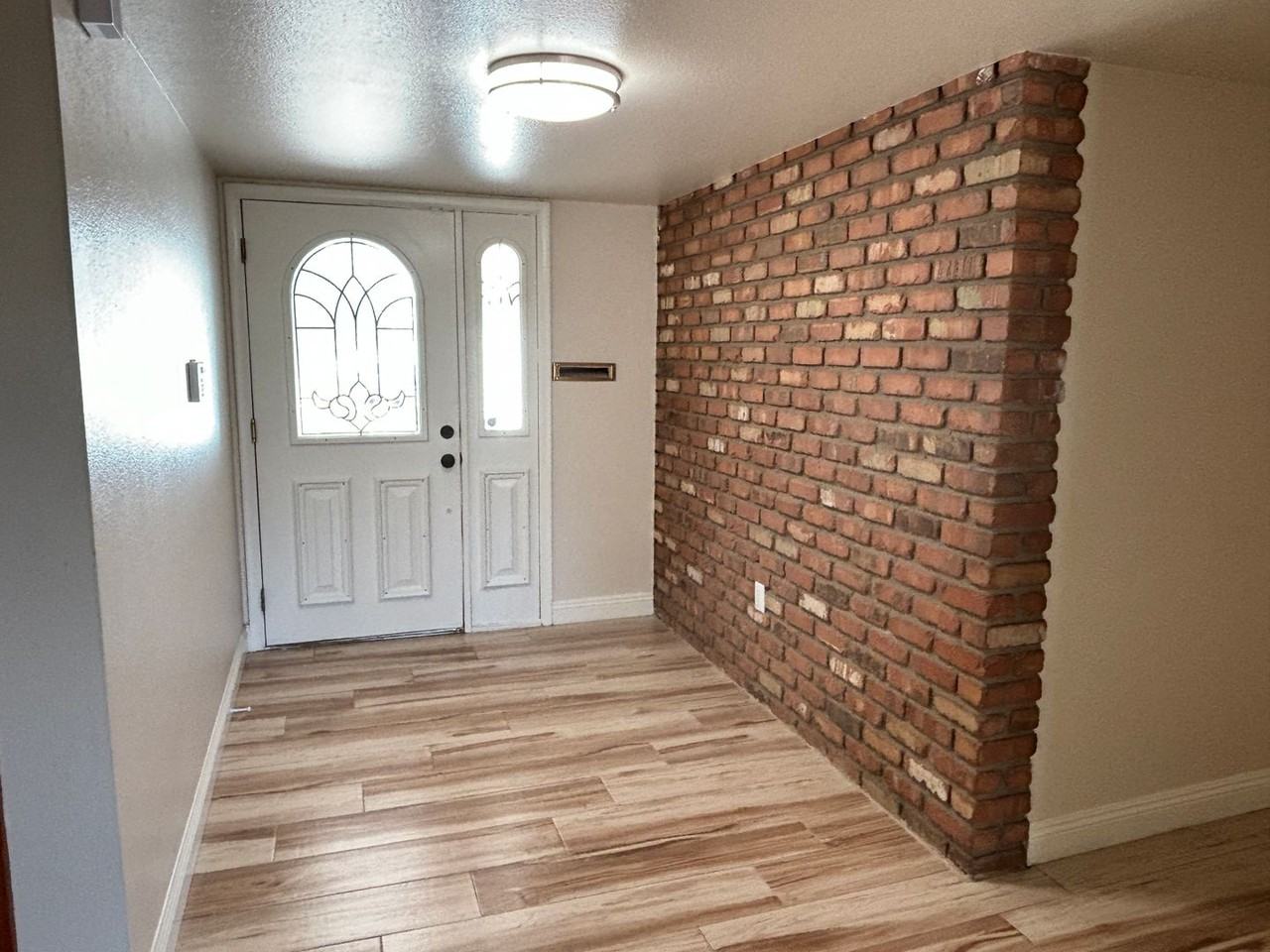 1906 E Del Rio Dr - Photo 3 of 28