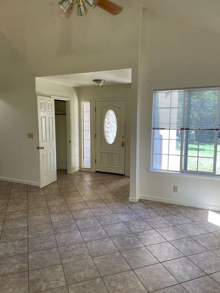 12 Capshaw Ct - Photo 3 of 20