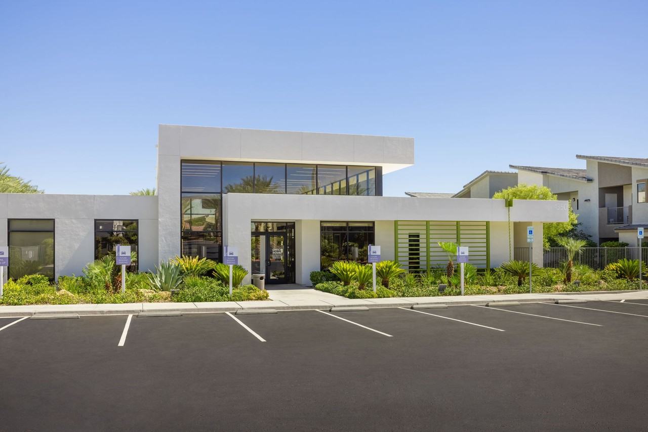 Eden - Photo 3 of 31