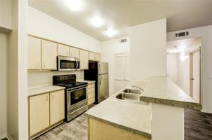 featured image of 923 W University Ave