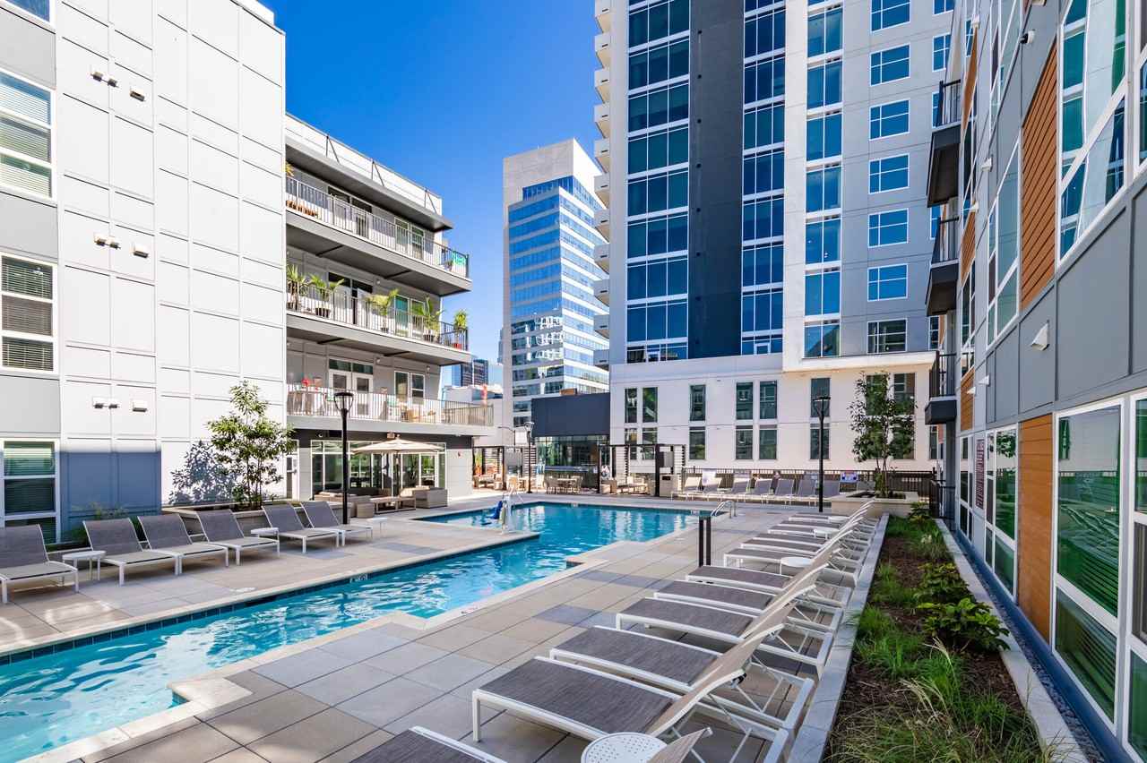 Uptown 550 - Photo 3 of 50