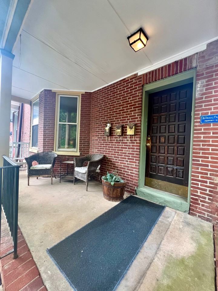 1507 W 14th St #3 - Photo 3 of 20