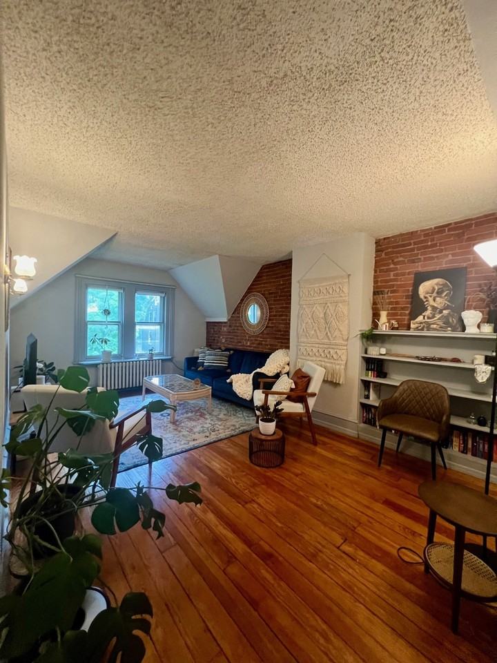 1507 W 14th St #3 - Photo 6 of 20