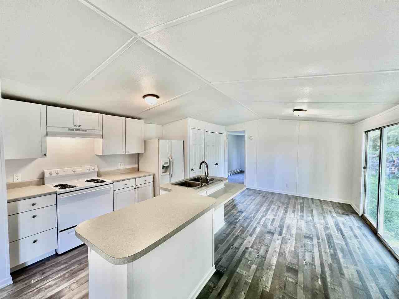 1245 Hedge Ave #1 - Photo 3 of 10