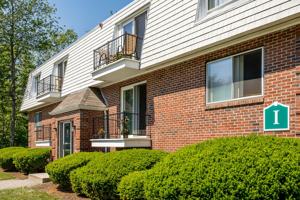 featured image of 1375 Forest Ave