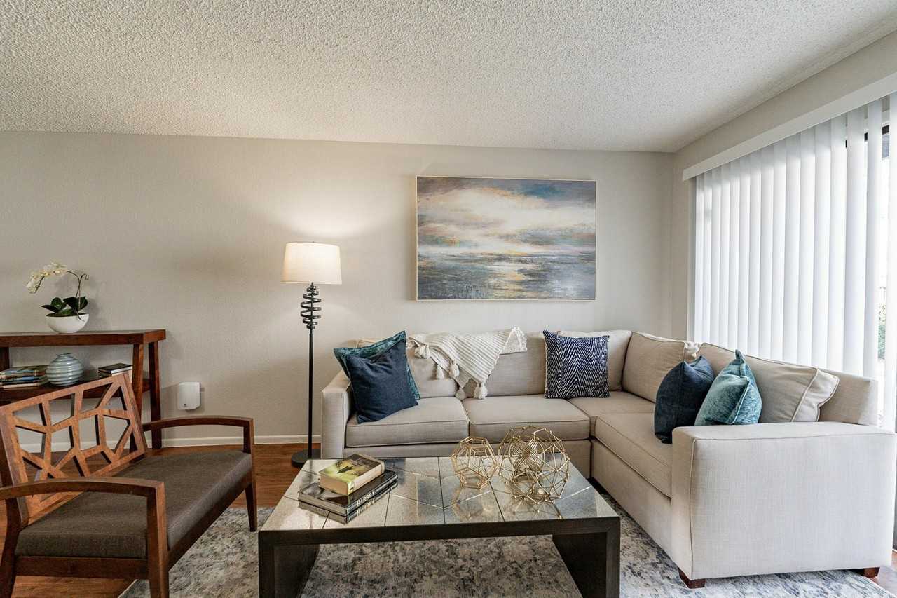 Club Valencia Luxury Apartments - Photo 4 of 35