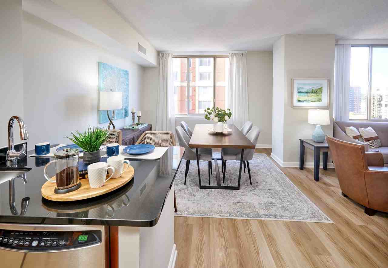 Carlyle Place - Photo 5 of 50