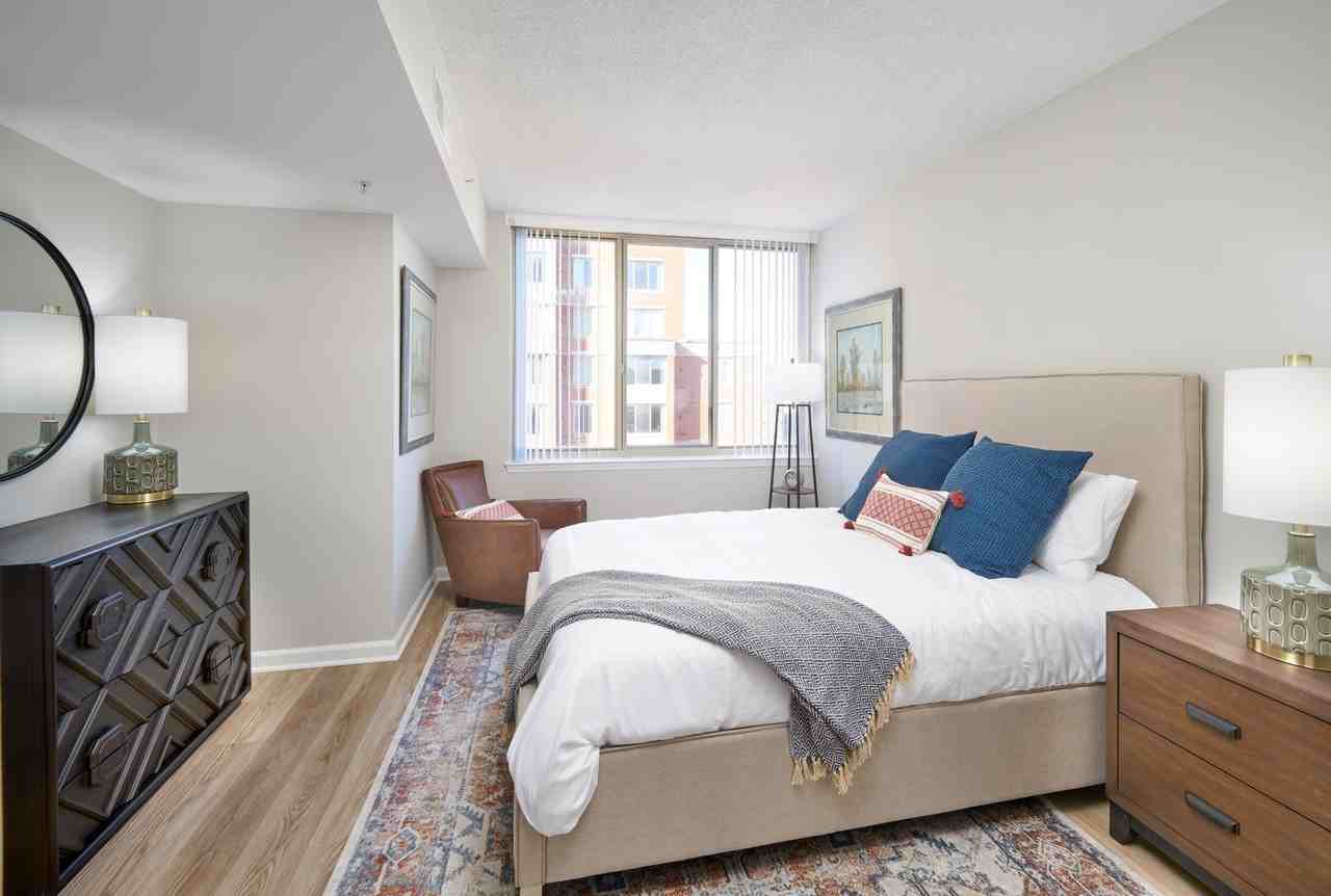 Carlyle Place - Photo 7 of 50