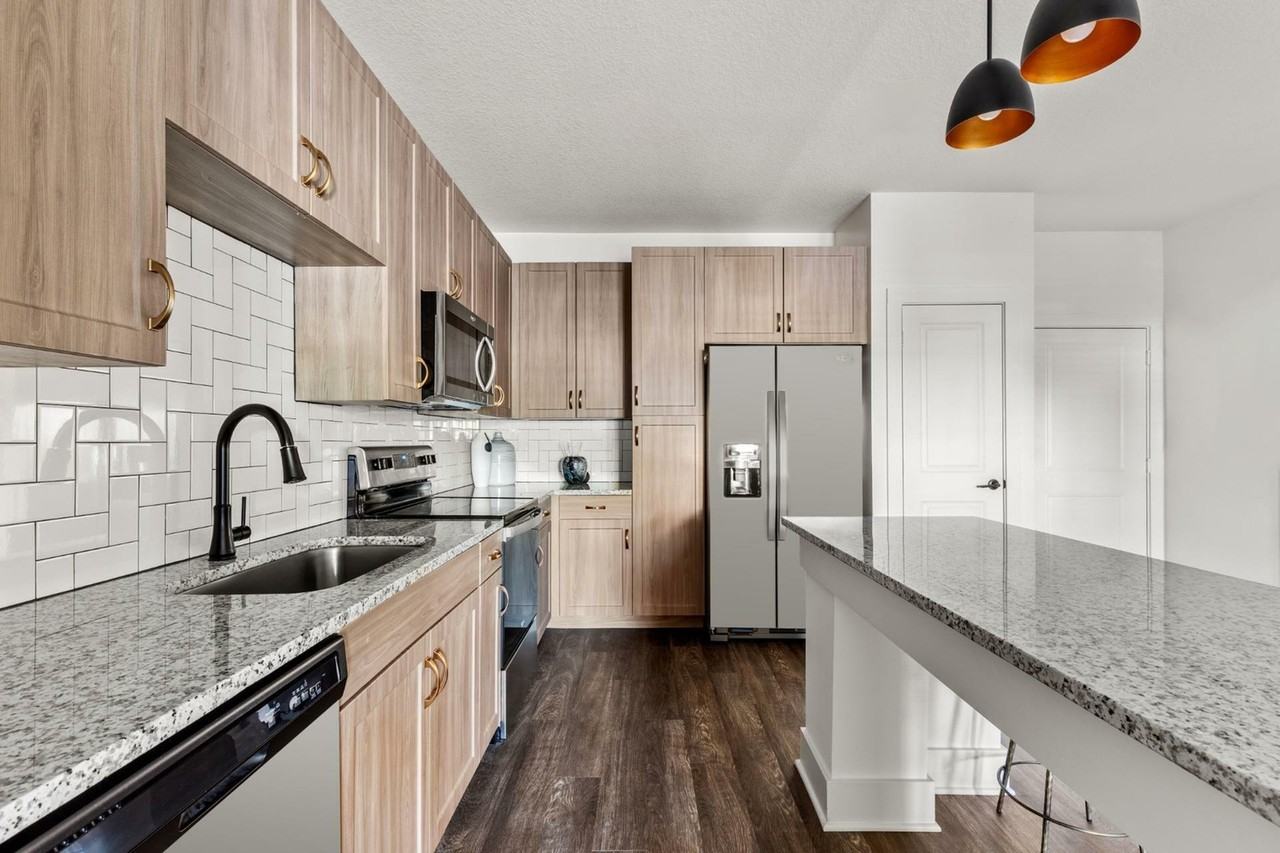 Lirio at Rafina - Photo 3 of 44