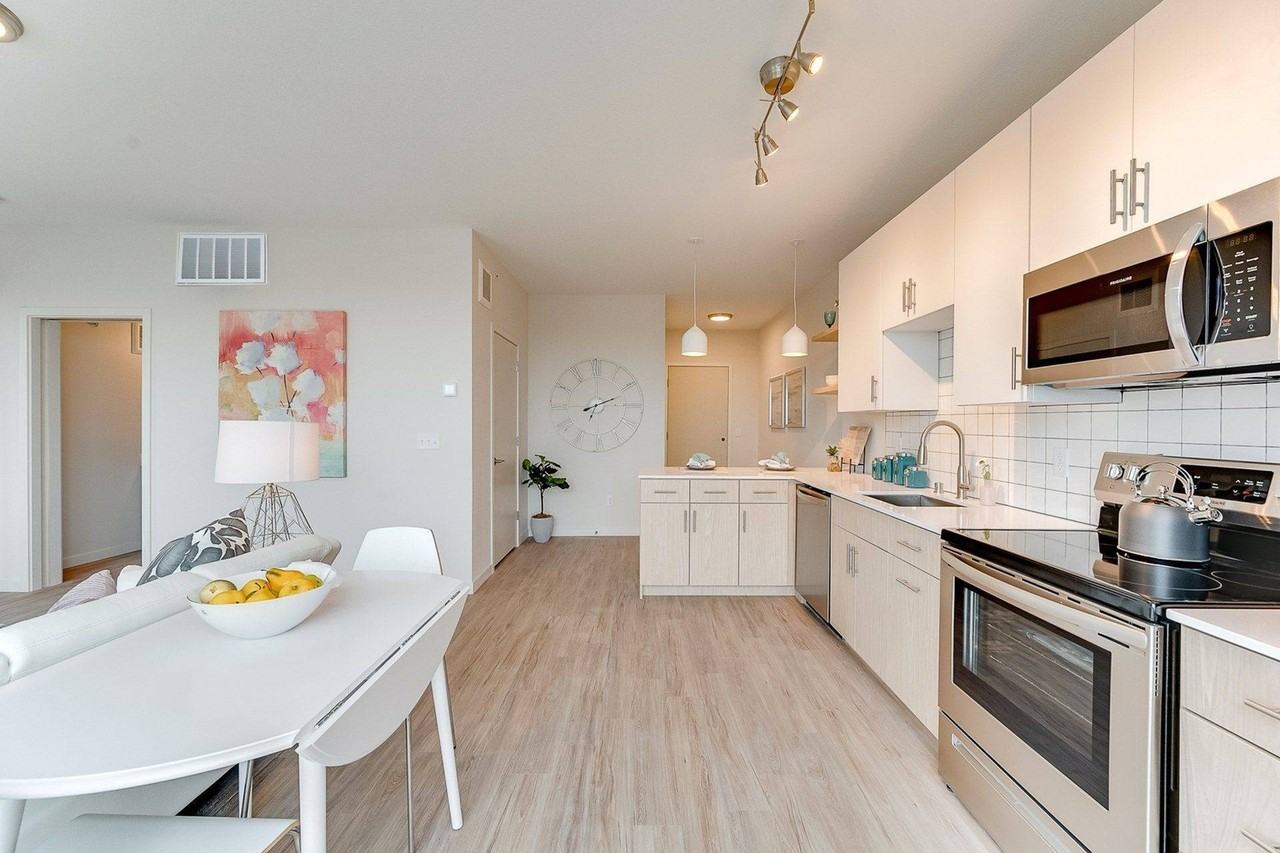 29 Bryant Apartments - Photo 5 of 31