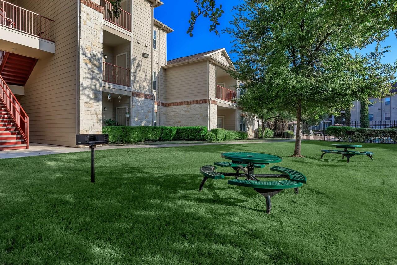 Willowbend Apartments - Photo 6 of 14