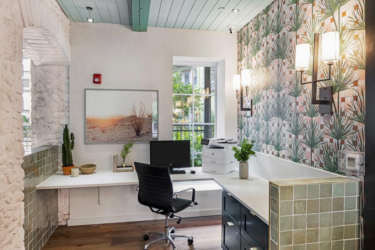 AMLI 300 - Photo 5 of 42