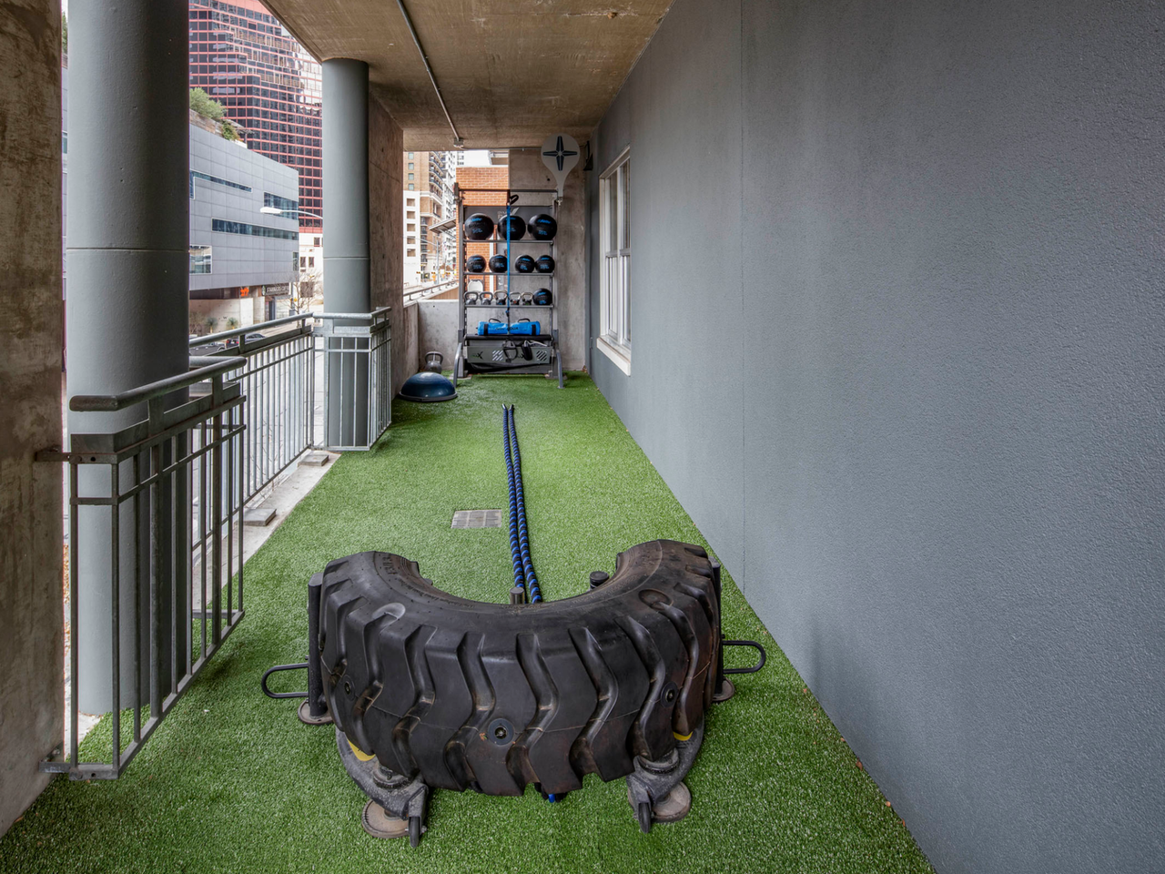 AMLI Downtown - Photo 6 of 38