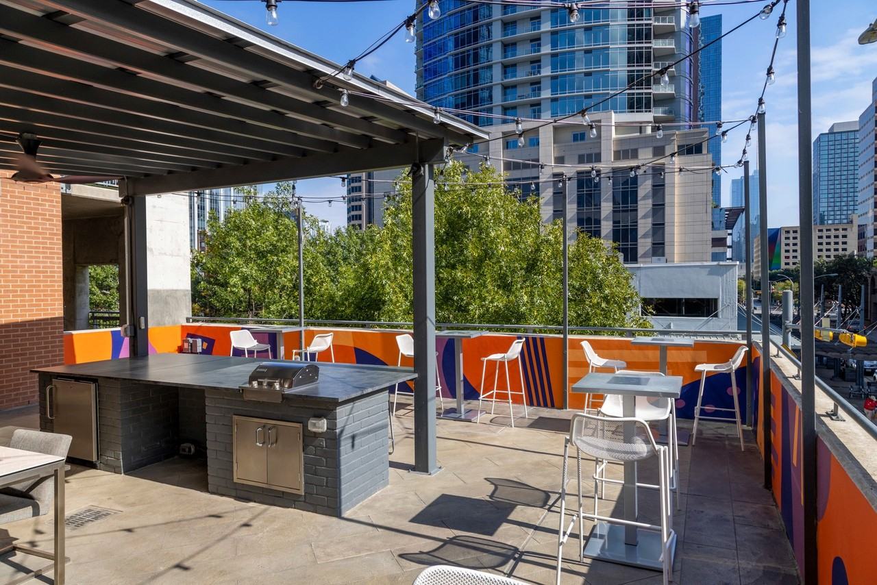 AMLI Downtown - Photo 7 of 38