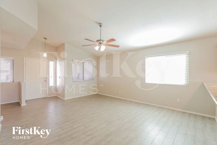 30696 N Royal Oak Way - Photo 3 of 15