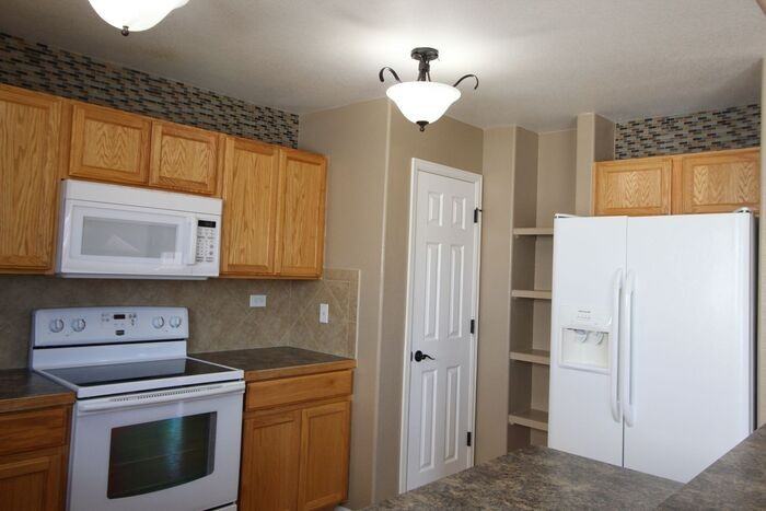 2614 Bar Harbor Dr - Photo 3 of 16