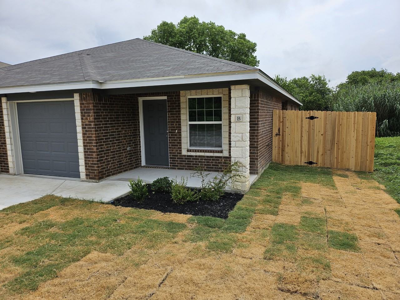 1703 Dakota Trce #B - Photo 2 of 15