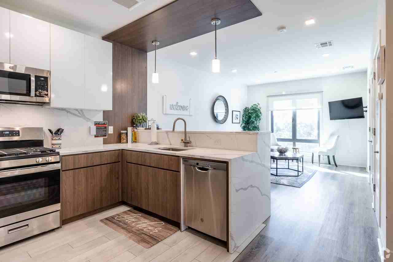 304 Washington St #302 - Photo 3 of 11