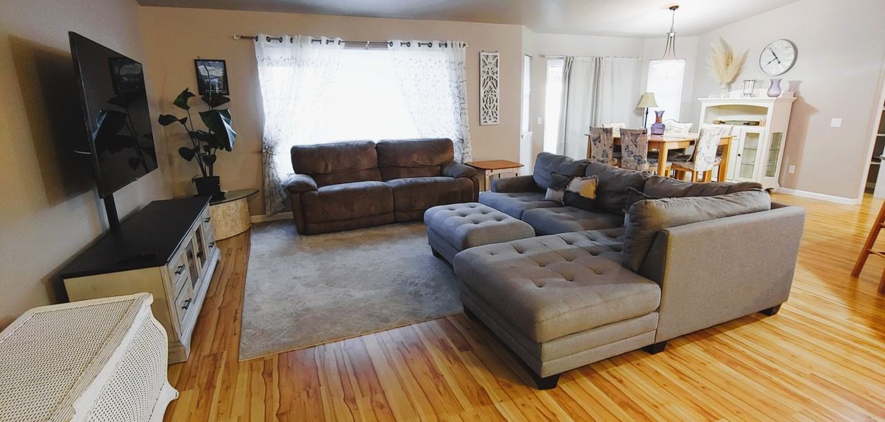 1003 Se Grandview Ave #NA - Photo 2 of 29