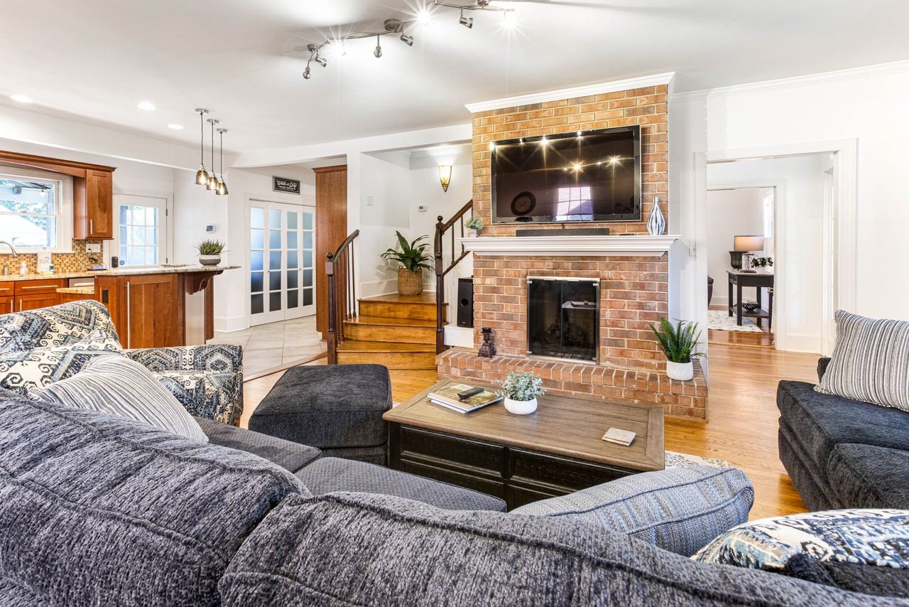 116 E 55th St #NA - Photo 2 of 18