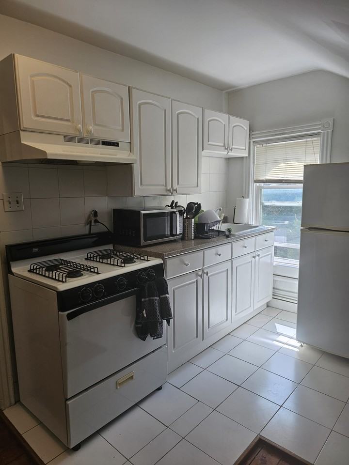 242 Valley St #4 - Photo 3 of 9