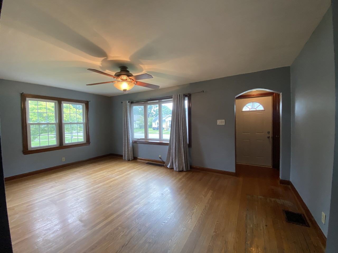127 S Oak St #NA - Photo 2 of 14