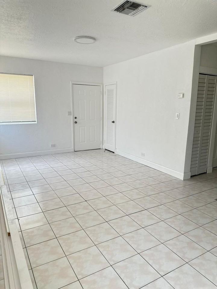 LC 11:1903 Thomas St - Photo 3 of 13