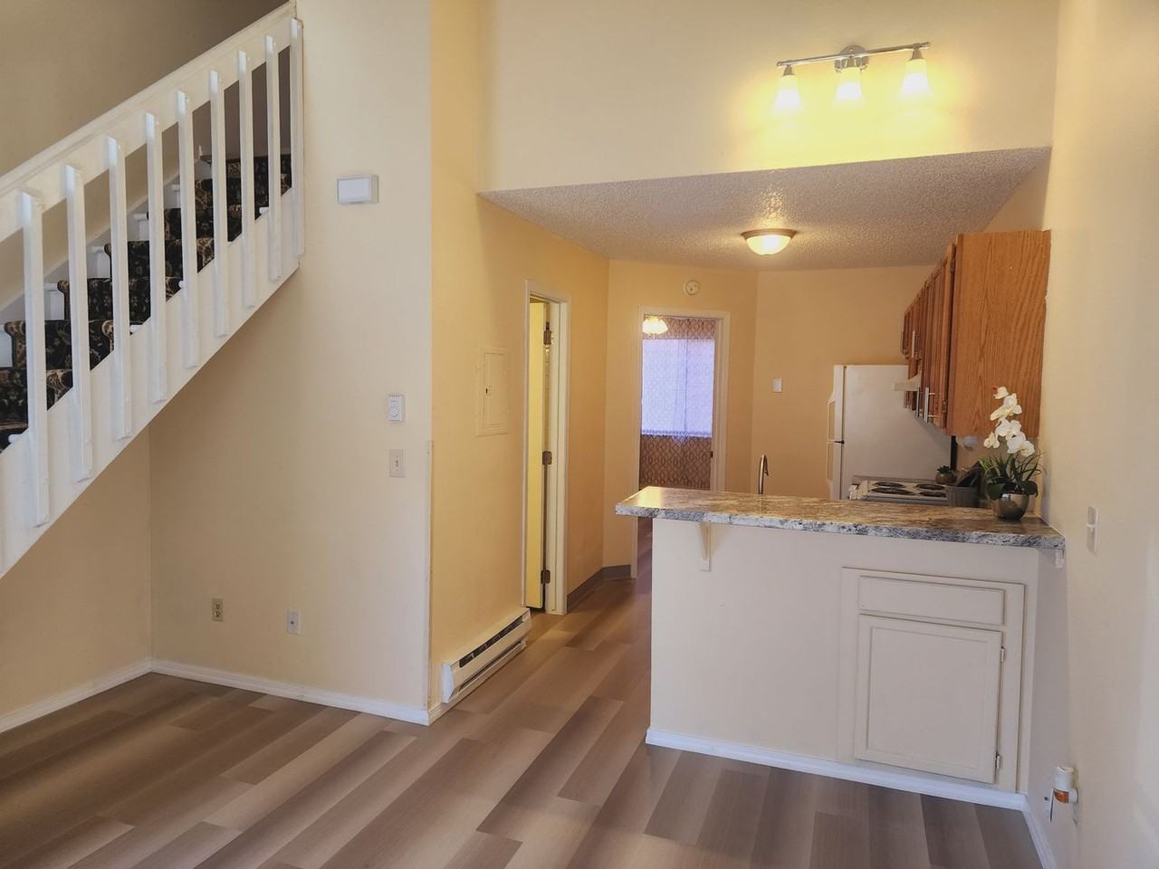 147 Wellington St - Photo 3 of 12