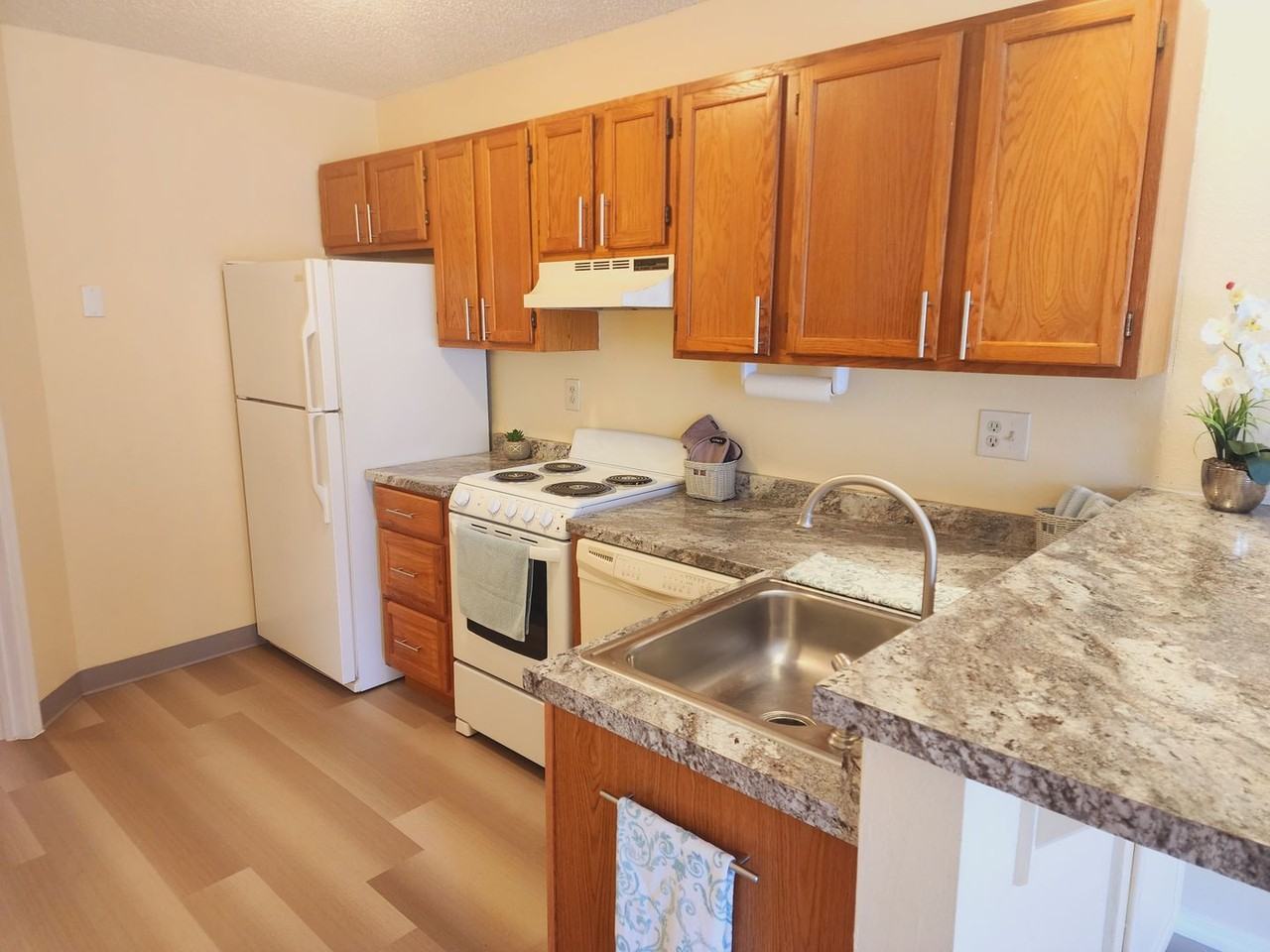 147 Wellington St - Photo 5 of 12