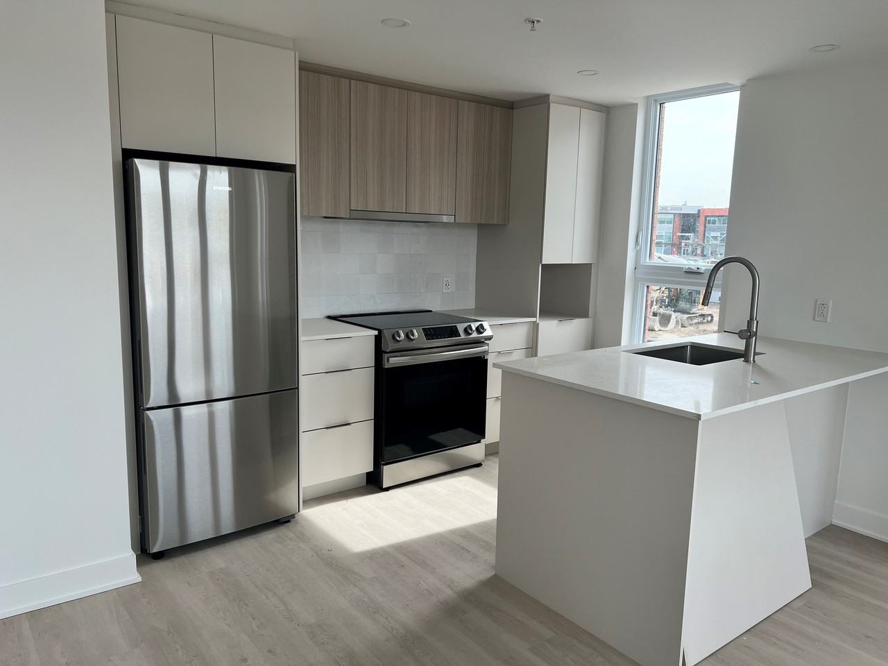 2255 Boulevard Daniel-Johnson #408 - Photo 2 of 14