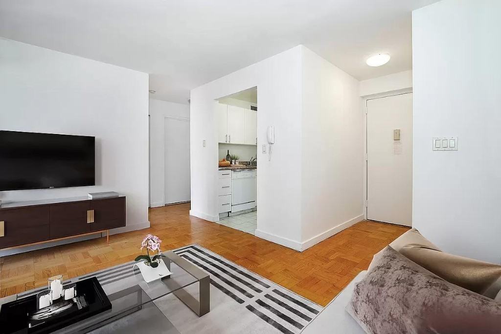 Mulberry St #4B - Photo 2 of 5