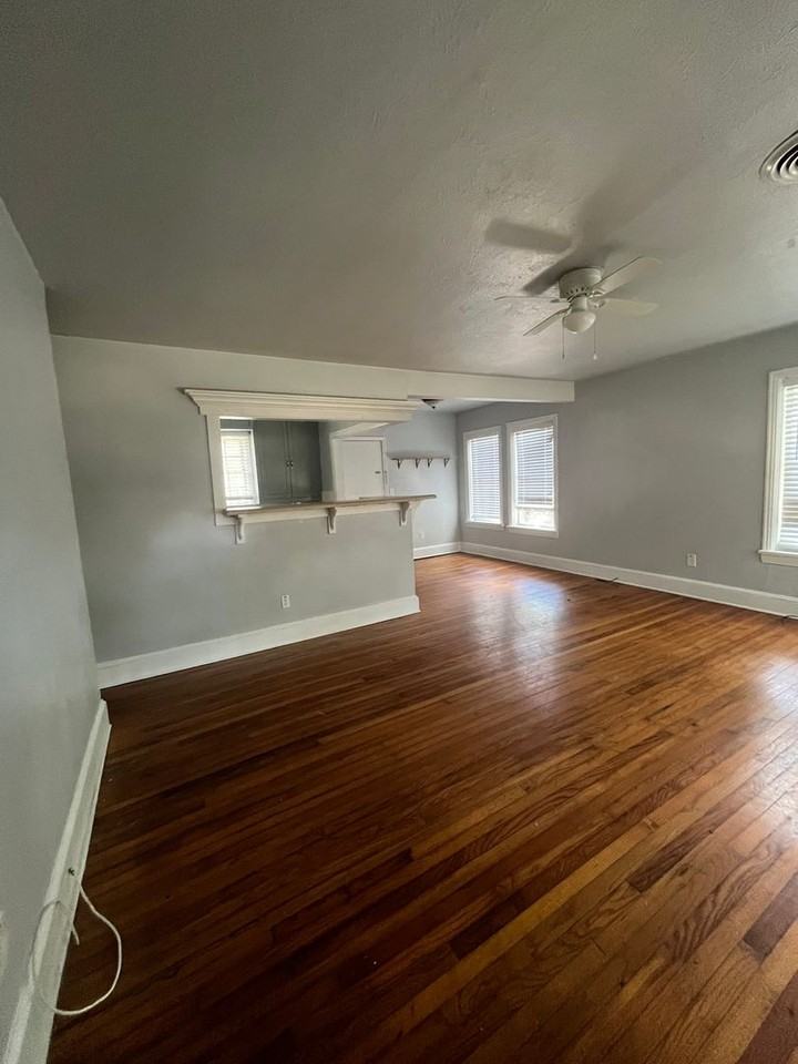 111 Columbia Dr #1 - Photo 5 of 16