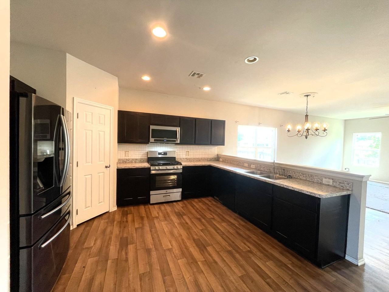 10012 Wimbledon Ct - Photo 2 of 20