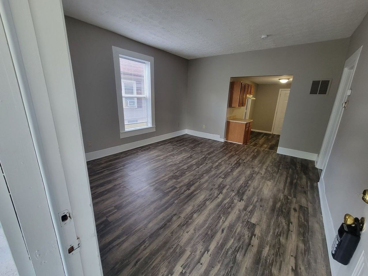 609 18th Ave - Photo 3 of 7