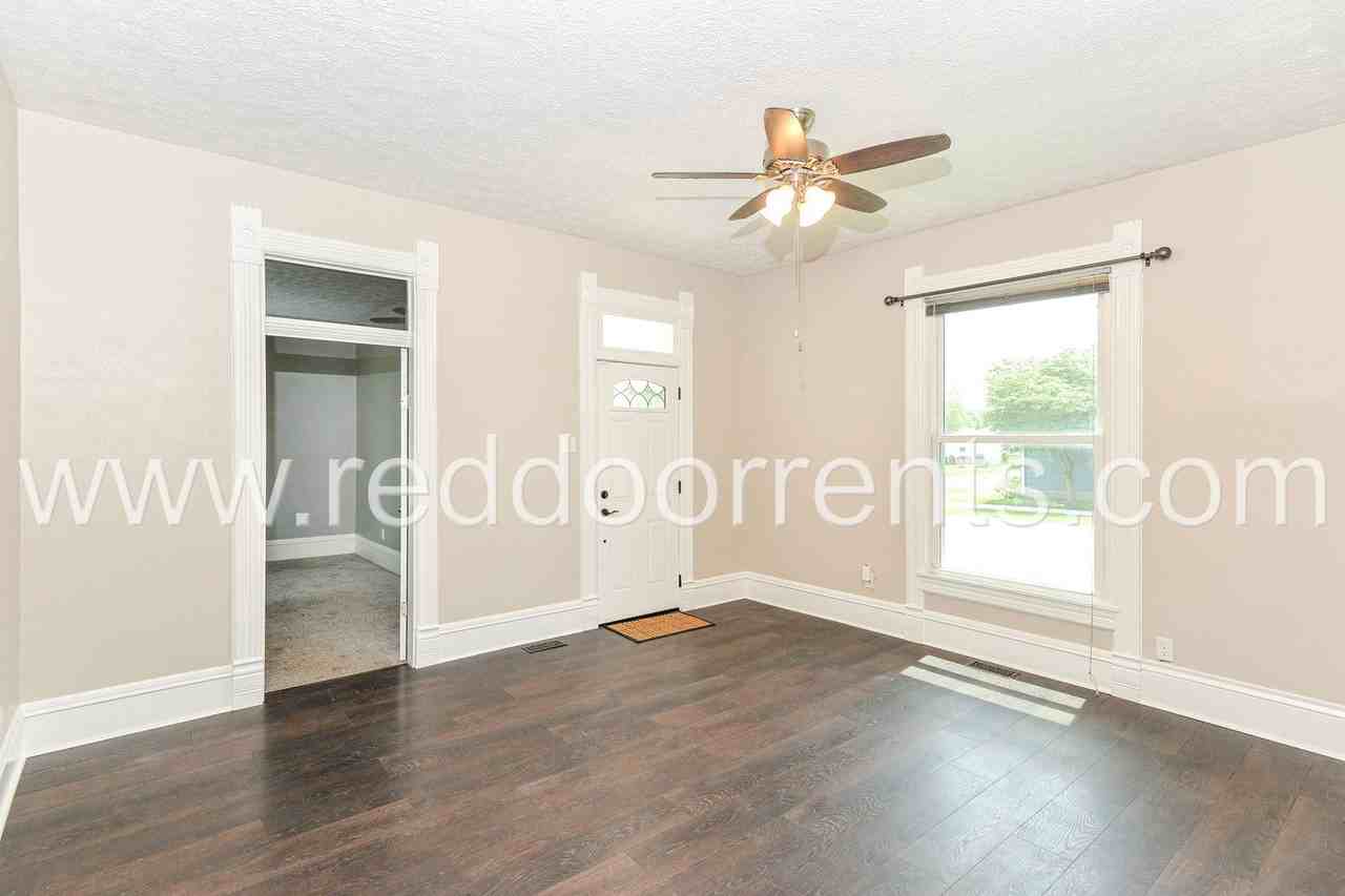704 Klotz St - Photo 2 of 29