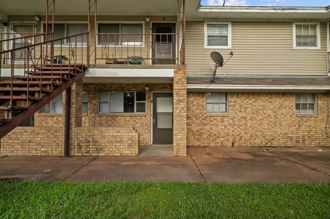 2729 Main - Photo 4 of 25