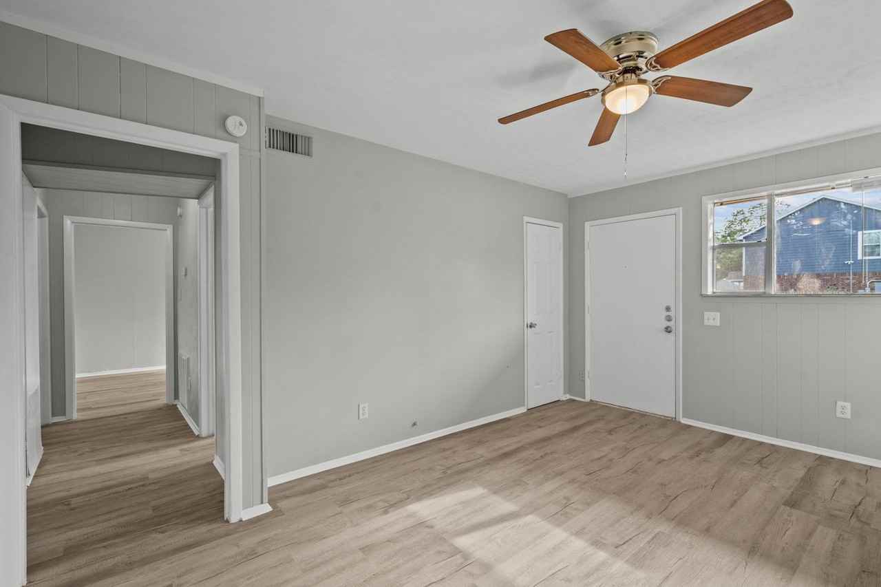 2729 Main - Photo 7 of 25