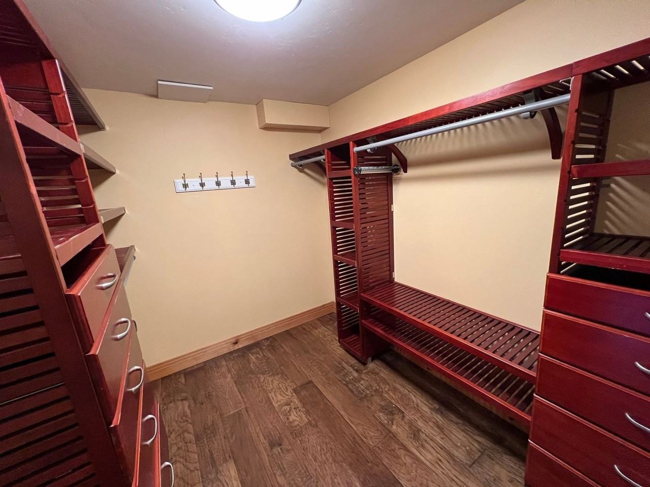 600 Crystal Ln - Photo 3 of 13