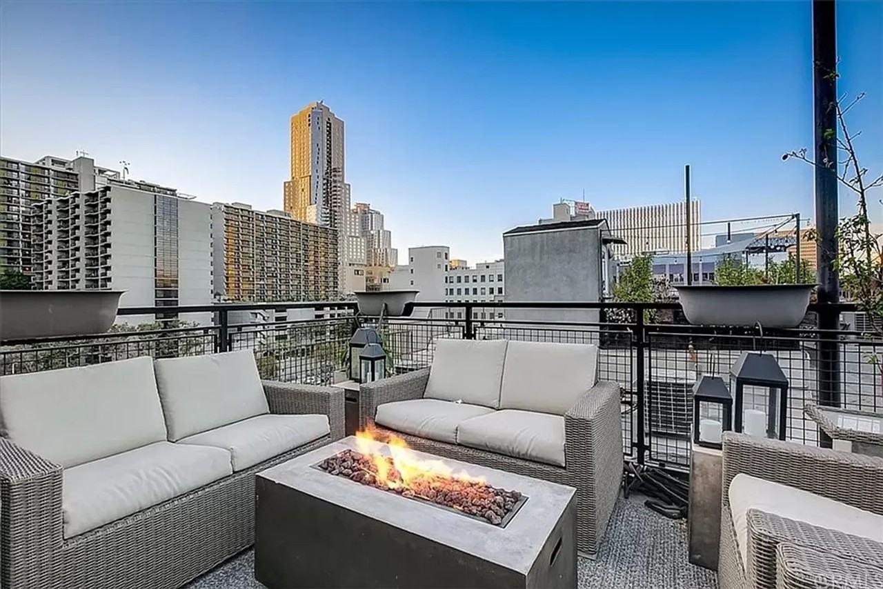 253 S Broadway - Photo 2 of 28