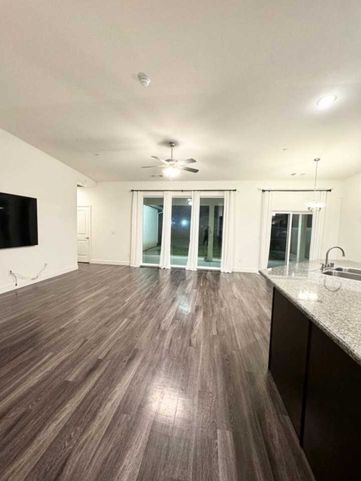 1335 Roma St - Photo 2 of 17