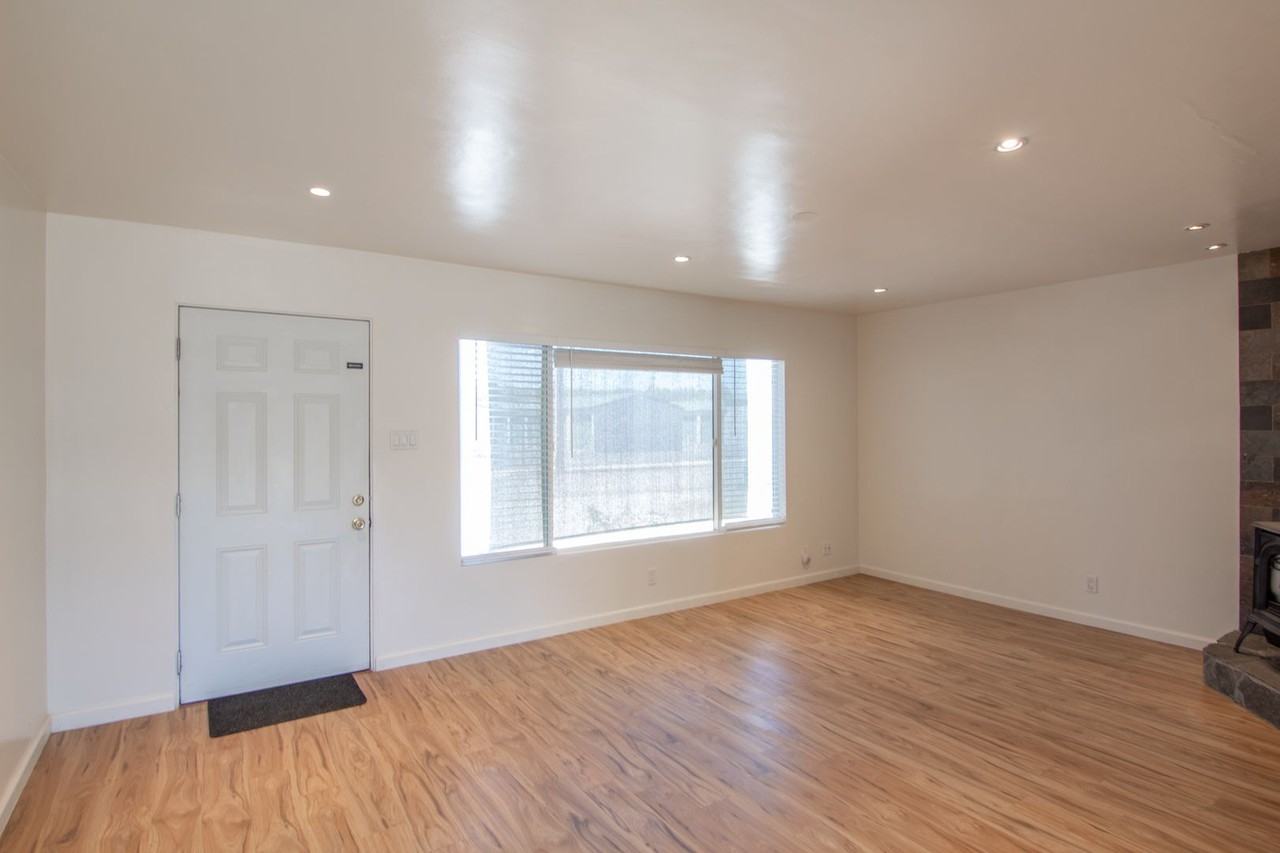 2723 Sycamore Ln - Photo 2 of 18
