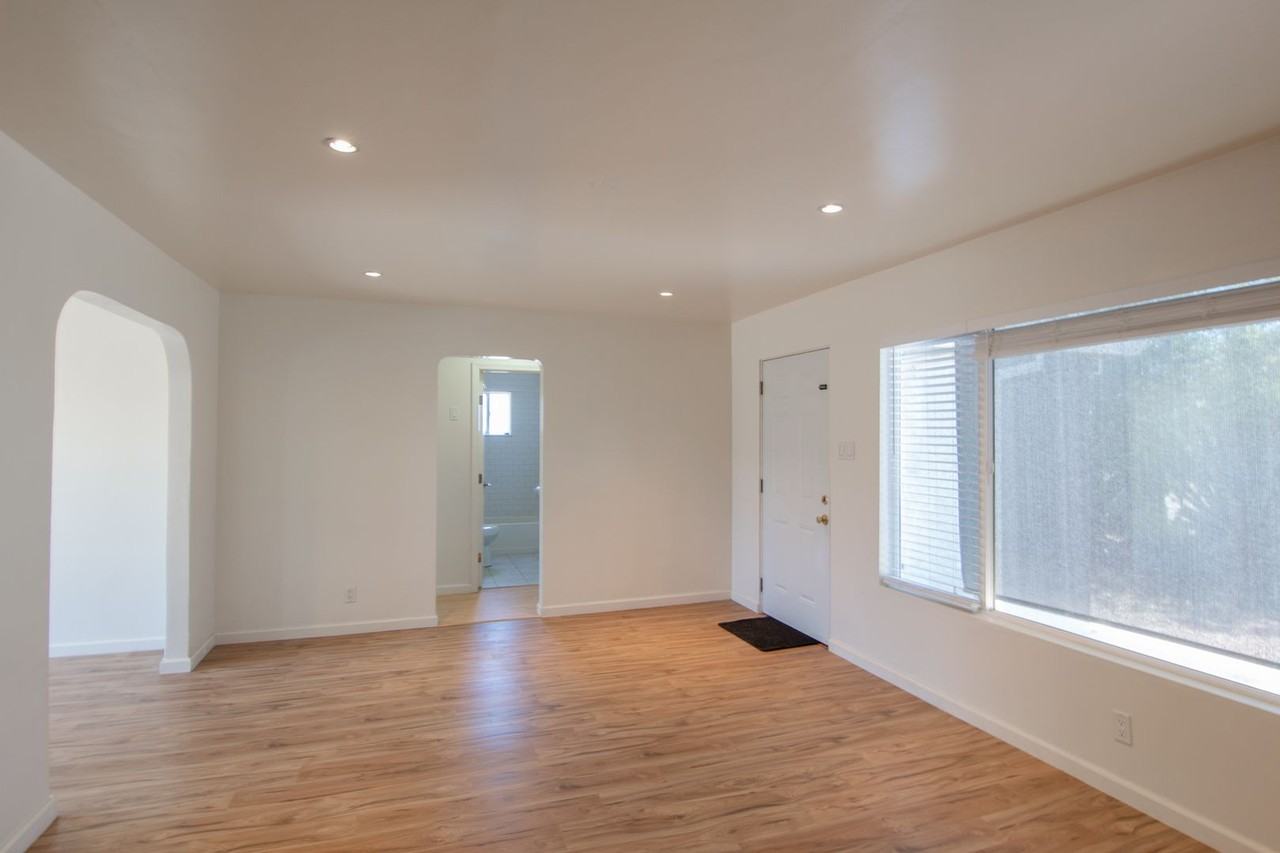 2723 Sycamore Ln - Photo 3 of 18