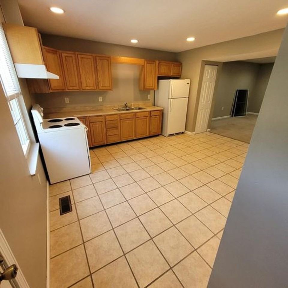 Chelyan Apartments - Photo 3 of 13